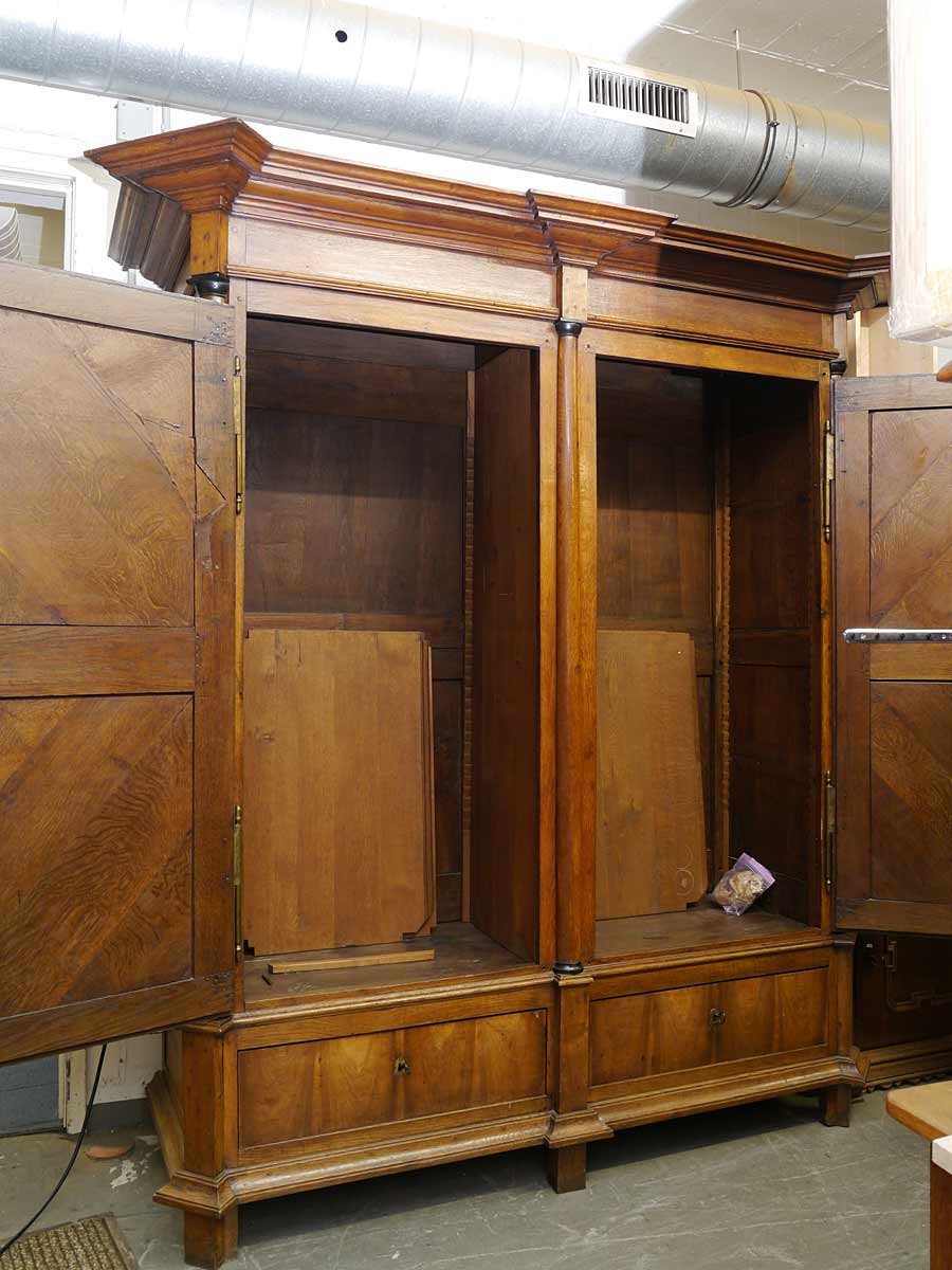 Antiker Kleiderschrank Empire um 1820 Eiche massiv